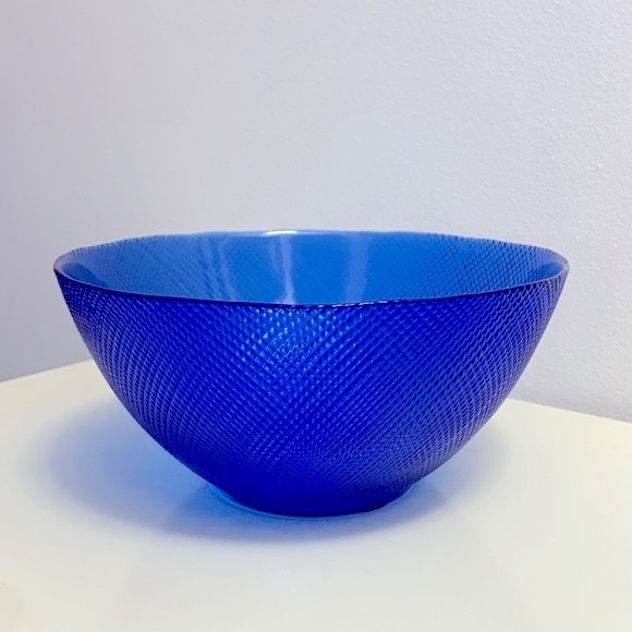 Arcoroc France 🦋 Vintage Blue Glass Art Textured Salad Bowl Centerpiece - Picture 2 of 16